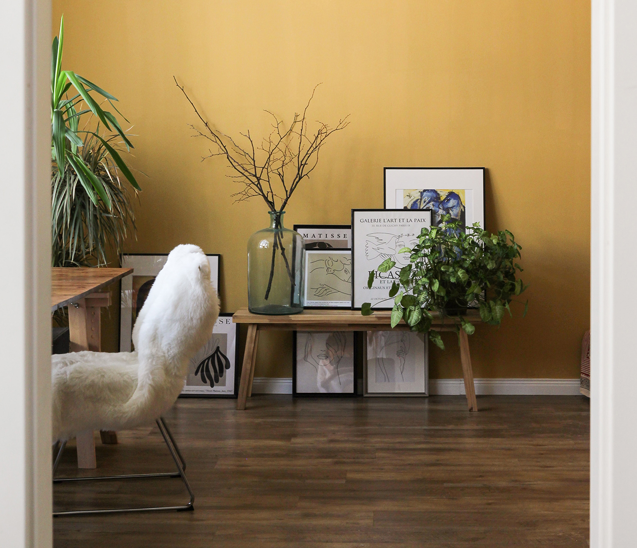 Interiorismo Feng Shui con cuadros decorativos y plantas